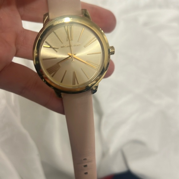 Mauve pink Michael Kors watch - Picture 2 of 6